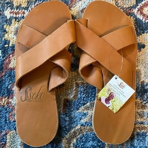 *NWT* Sseko Leather Crossover Sandal Size 7